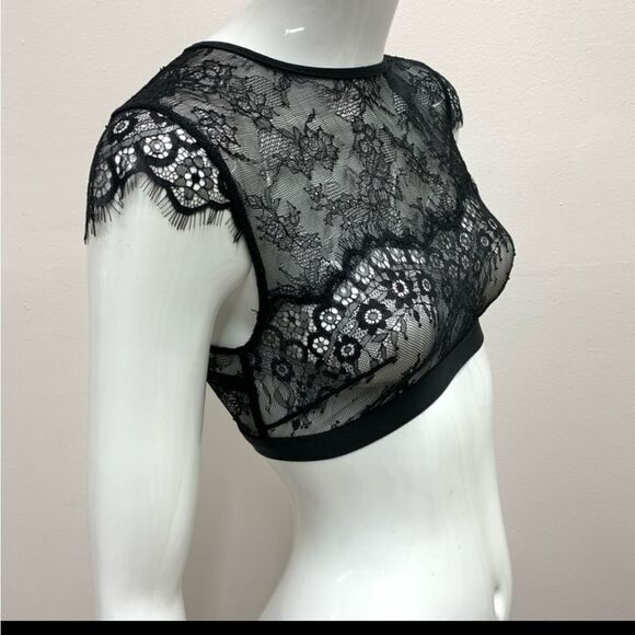 Sam Edelman cropped Lace Top with built-in Bra in Black lace and back keyhole - Picture 5 of 6